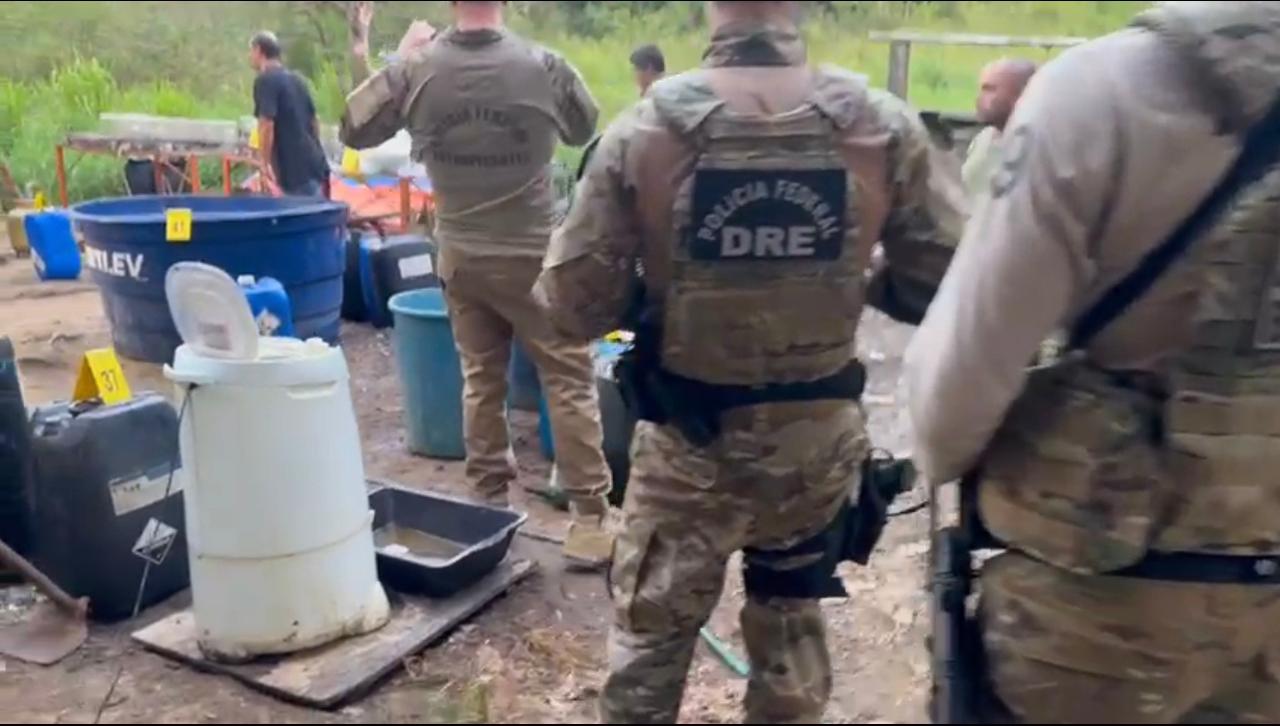 Quadrilha nacional de traficantes de drogas sintéticas pagava taxas a bandidos de facções do Rio. PF fez operação