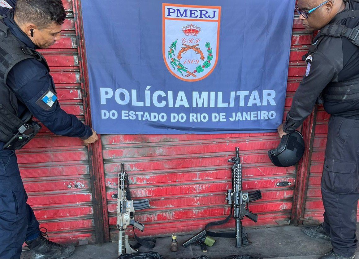 Dois fuzis e quatro bandidos presos na Mangueirinha ,(CV)