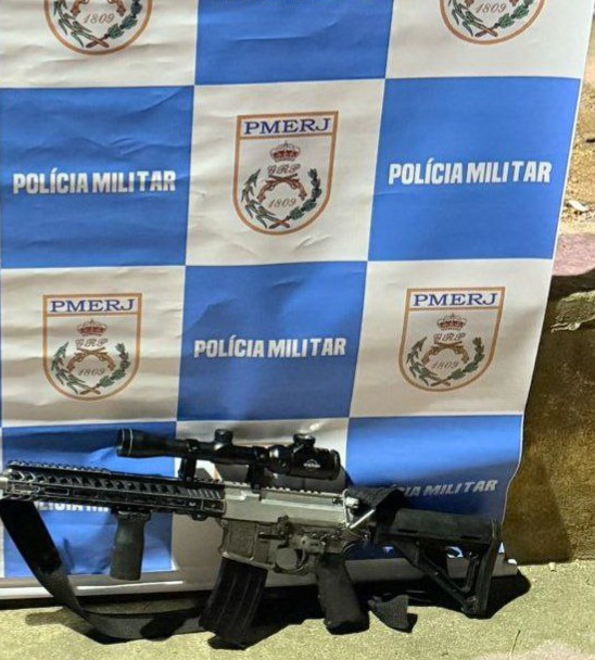 Suspeitos feridos e fuzil apreendido em Belford Roxo