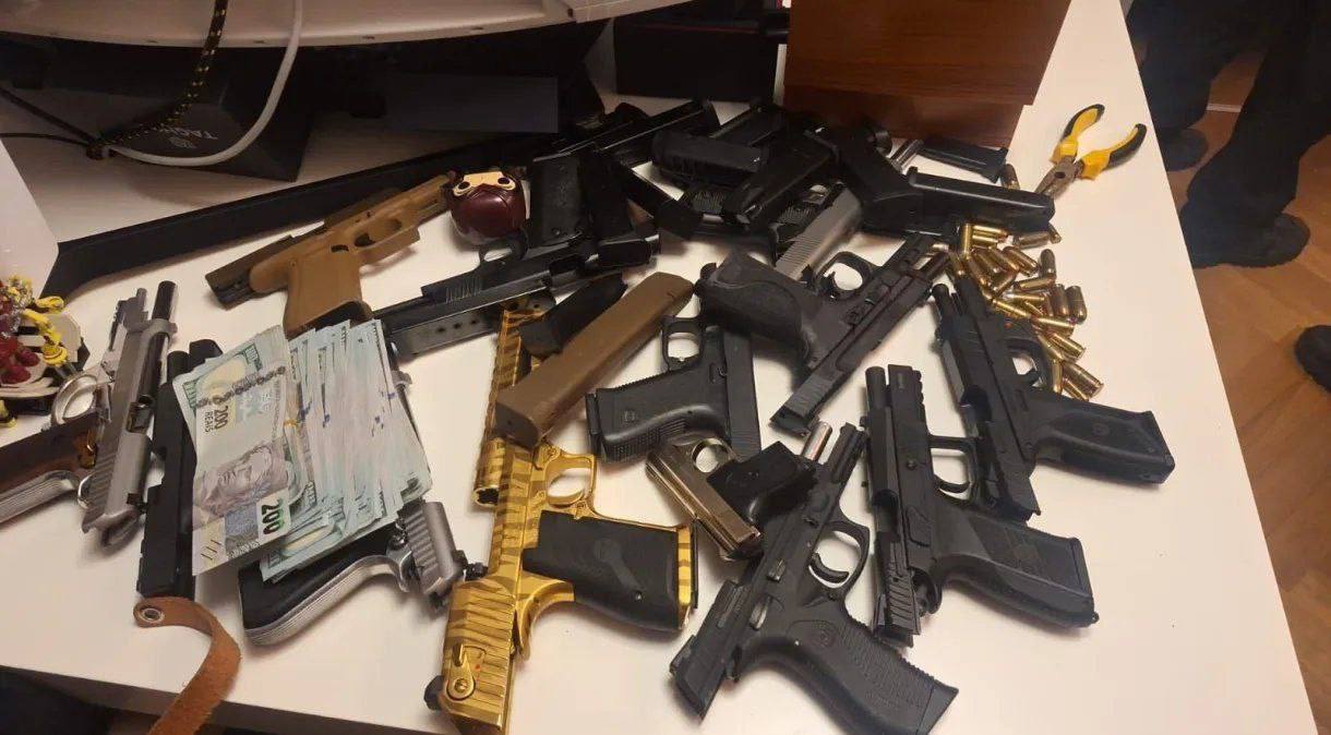 CV do Rio ‘importava’ bandidos de outros três estados. MPRJ e Polícia Civil fazem operação,   prendem 10 e apreendem arsenal com 240 armas