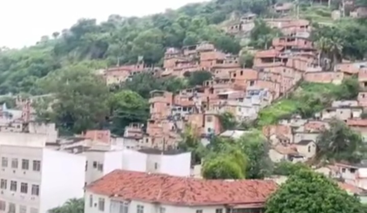 Guerra prosseguiu durante todo dia no Morro dos Macacos (CV x TCP) e teria se estendido para o São Carlos