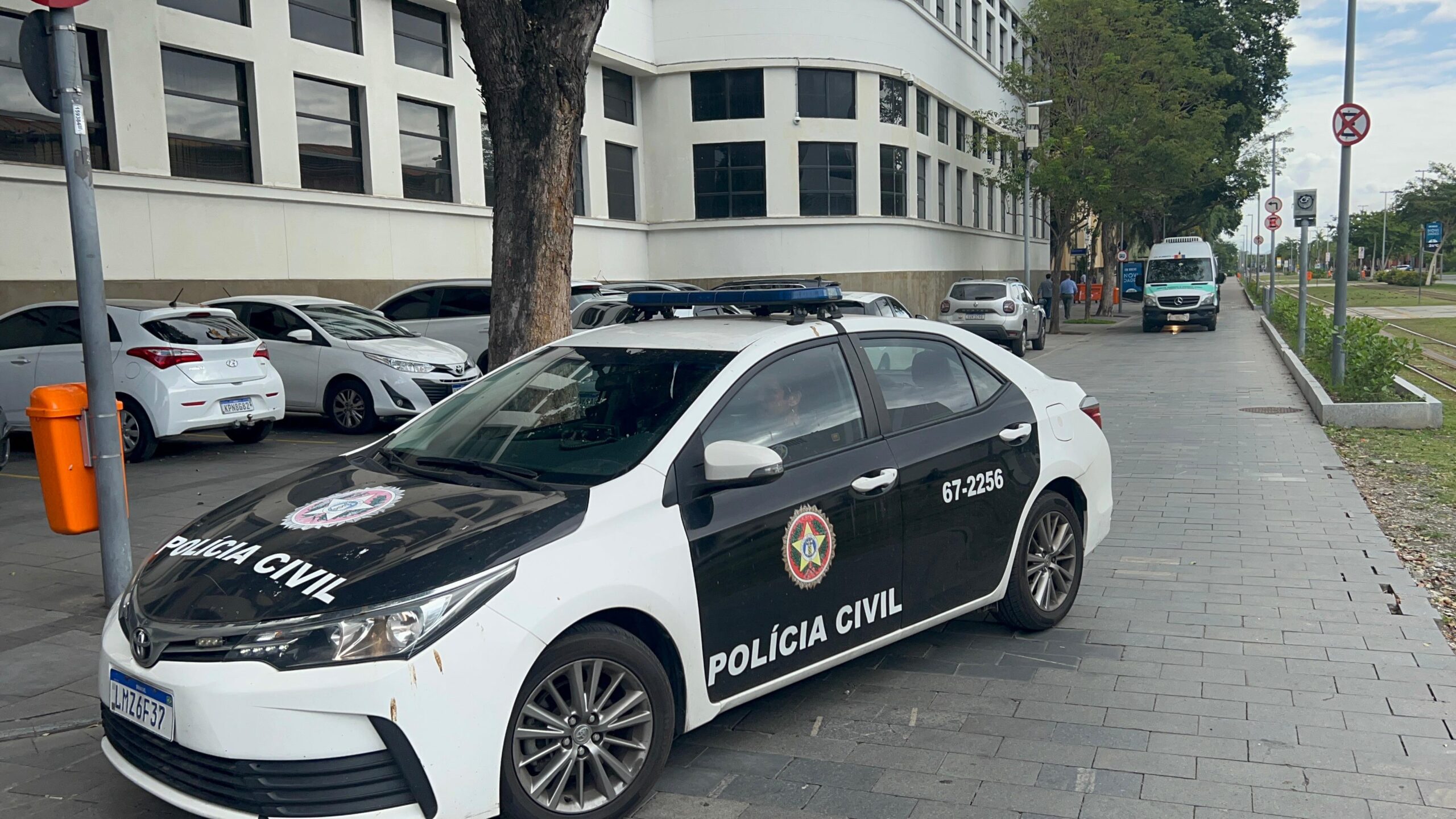 Descoberta fábrica clandestina de cigarros que mantinha 22 paraguaios em condições de escravidão. Poderoso contraventor seria o responsável