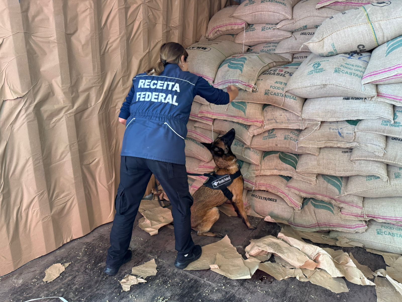 Receita apreendeu uma tonelada de cocaína em carga de café no Porto do Rio