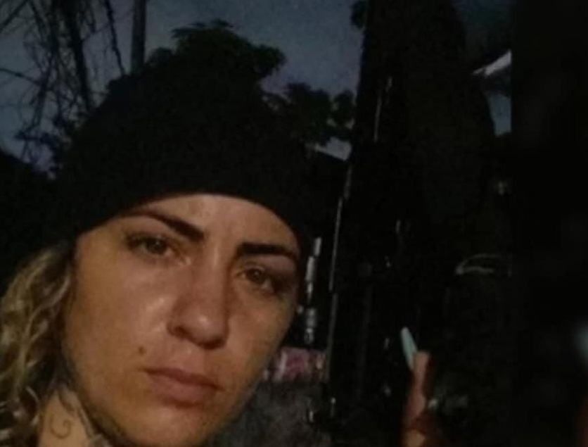 Traficante Diaba Loira (CV) que se exibe em redes sociais chama atenção da polícia do RJ