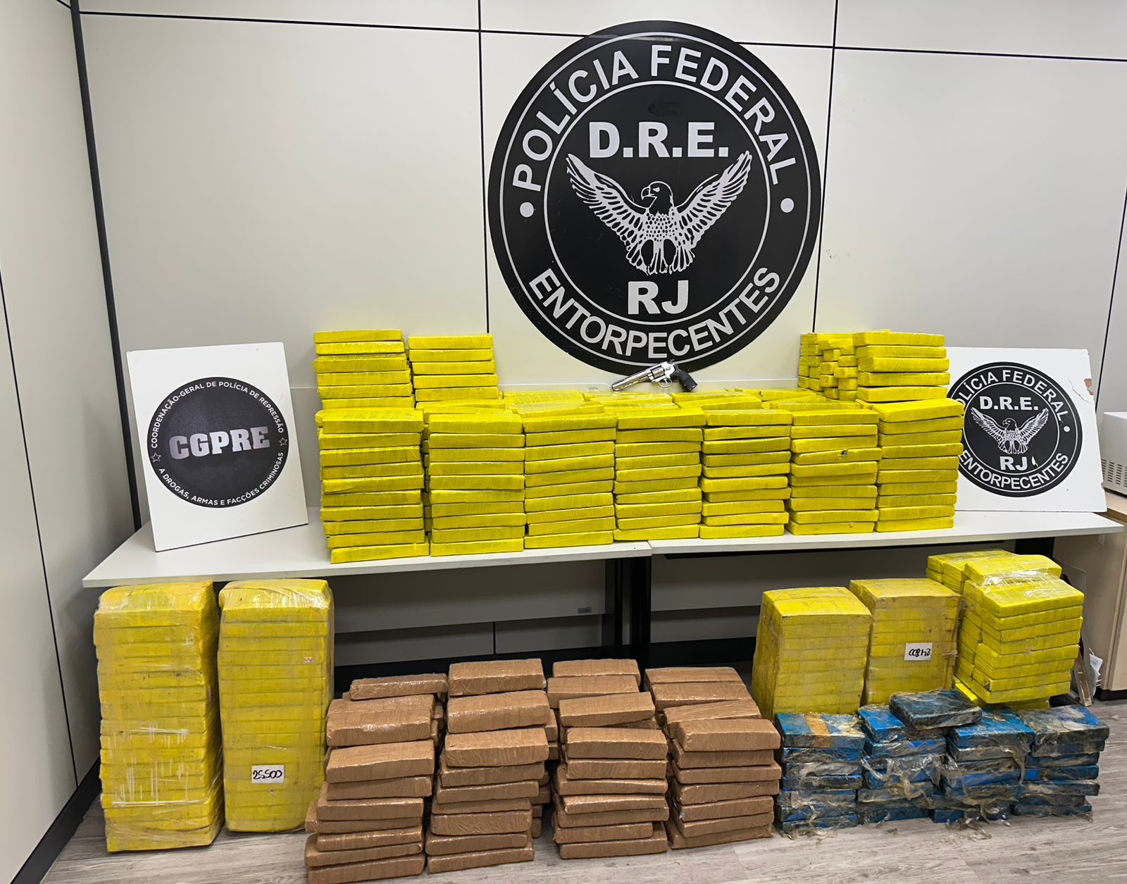 PF apreendeu mais de 600 kg de drogas na Via Dutra
