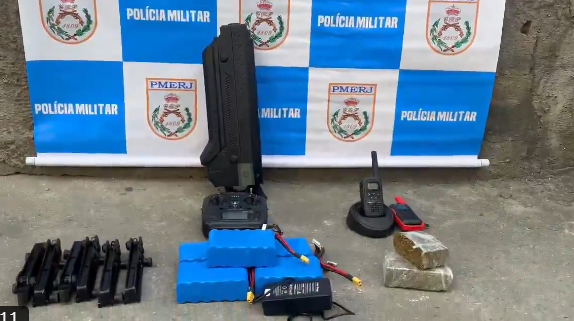 PMs apreenderam fuzil anti-drone e soterraram área onde ficava o resort de Peixão no Complexo de Israel (TCP)