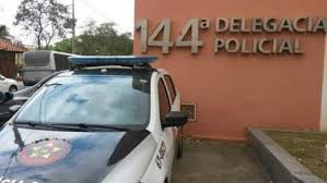 PMs são denunciados por estrangular homem até desmaiar dentro de delegacia no RJ