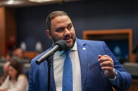 Braço do TCP e alvo de guerra com a ADA em Campos: quem é Júnior do Beco, o traficante ligado a deputado preso pela PF