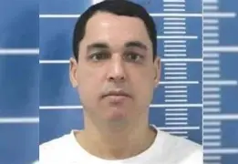 Justiça manda prender cúpula do CV apontada como responsável por guerra sangrenta em Costa Barros. Traficante preso em cadeia federal comanda ações