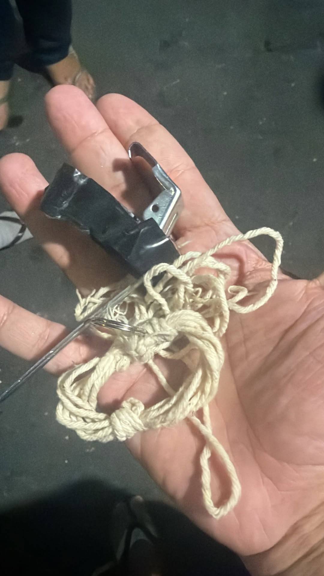 Traficante do CV posta vídeos de granada lançada de drone pelo bando de Peixão (TCP) na Penha. ASSISTA