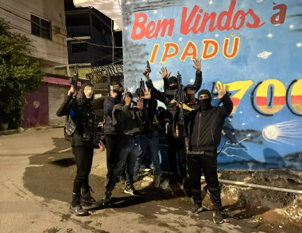 Milicianos gravaram vídeo dentro de comunidade da Taquara atrás de traficantes do CV. ACESSE O LINK E ASSISTA