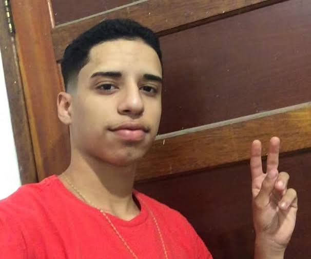 Relatório aponta que PM suspeito de atirar e matar jovem durante operação do BOPE no Catete teria dito: “Sai, filho da puta”. Ação provocou discordância entre policiais. LEIA BASTIDORES