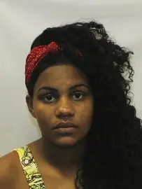 Presa hoje, Madrinha da Cidade Alta (TCP) é suspeita de participar falsa blitz de traficantes que terminou com homem morto
