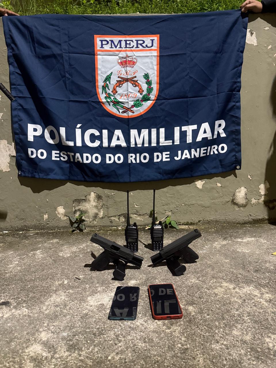 Bandidos do CV tentaram eliminar um PM em Nova Iguaçu. Ele reagiu e matou os dois
