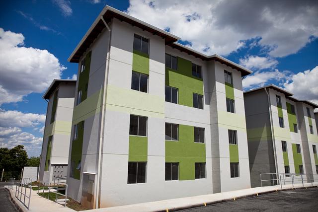 Comando Vermelho transforma condomínio Minha Casa Minha Vida em QG em Itaperuna, expulsa moradores e usa apartamentos como depósitos de drogas