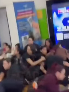 Guerra entre CV e milícia leva pânico a passageiros do metrô em Del Castilho. Eles ficaram sentados na estação com medo dos tiros. LINK PARA VÍDEOS